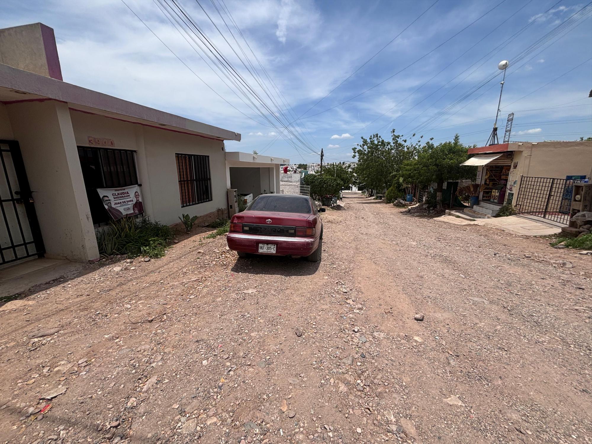 $!En la colonia Progreso de Culiacán viven en la oscuridad desde hace más de 8 años