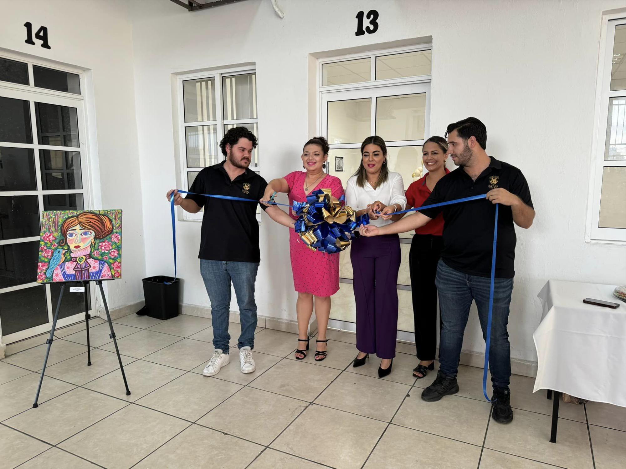 $!Daniel Faustino Tirado, Flor Estrada, Ada Conchita Flores Díaz, Mabel Moreno y Gabino Lizárraga, realizaron el corte del listón.