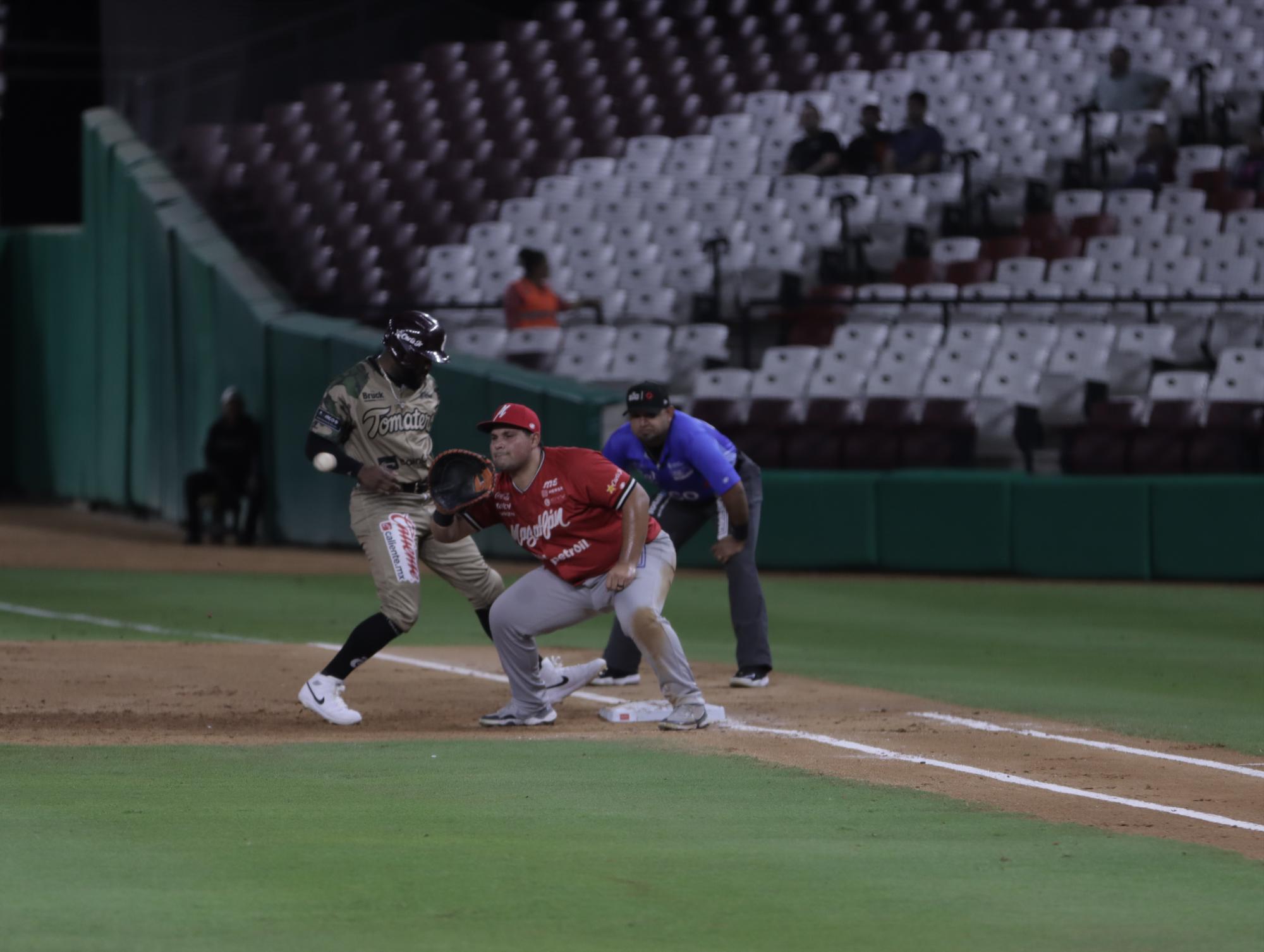 $!Tomateros de Culiacán pega primero en el Clásico Sinaloense de la LMP