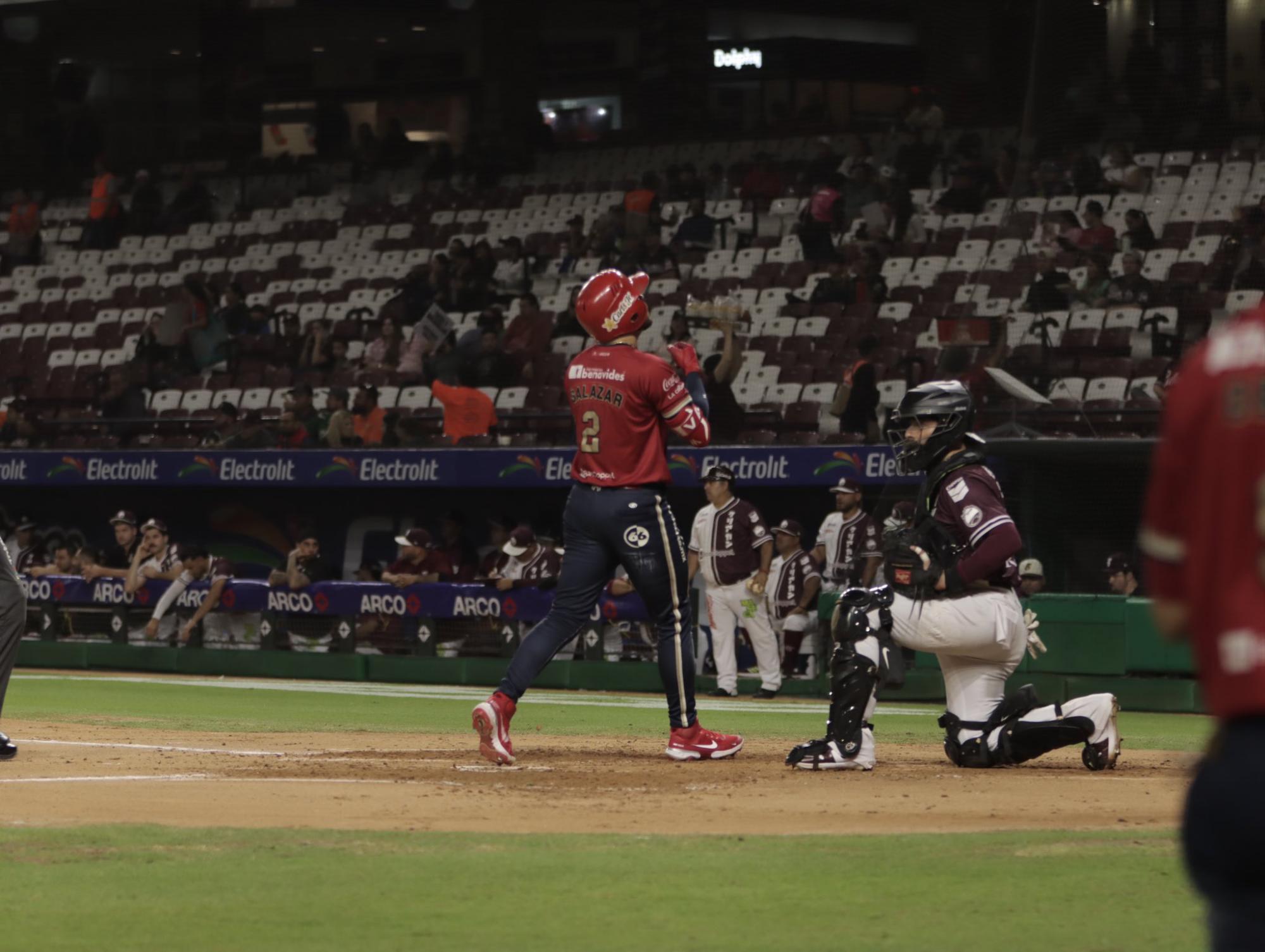 $!Tomateros de Culiacán cae en debut del mánager Roberto Vizcarra