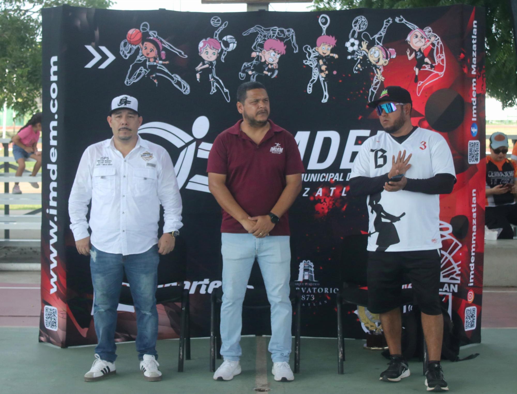 $!Vuelve el Slow Pitch y su espectáculo a Mazatlán