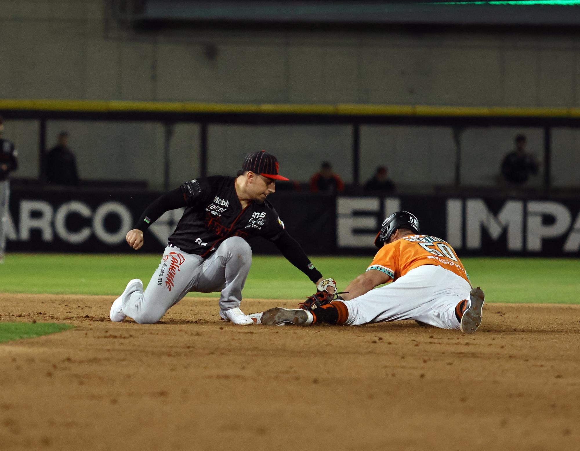 $!Naranjeros demuestra su poder para vencer a Venados en el arranque de la final