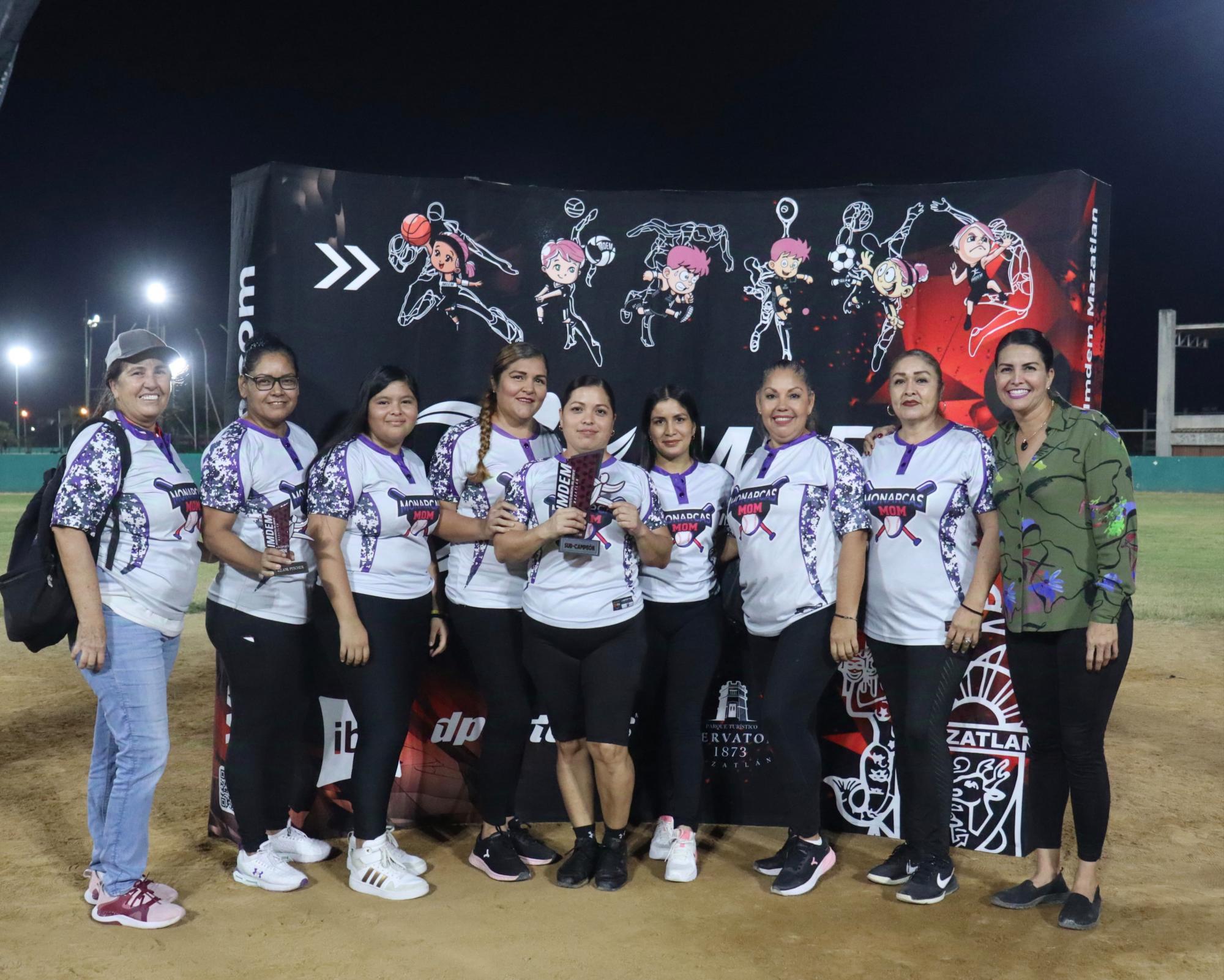 $!Premian a las estrellas de la Liga Municipal de Softbol