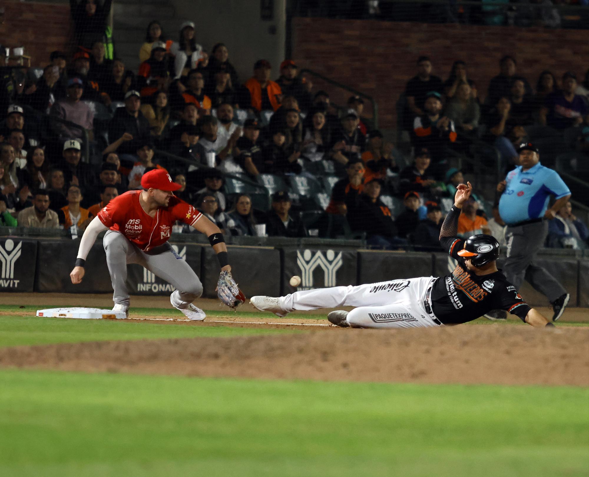 $!Falta el batazo oportuno y Venados está en desventaja 0-2