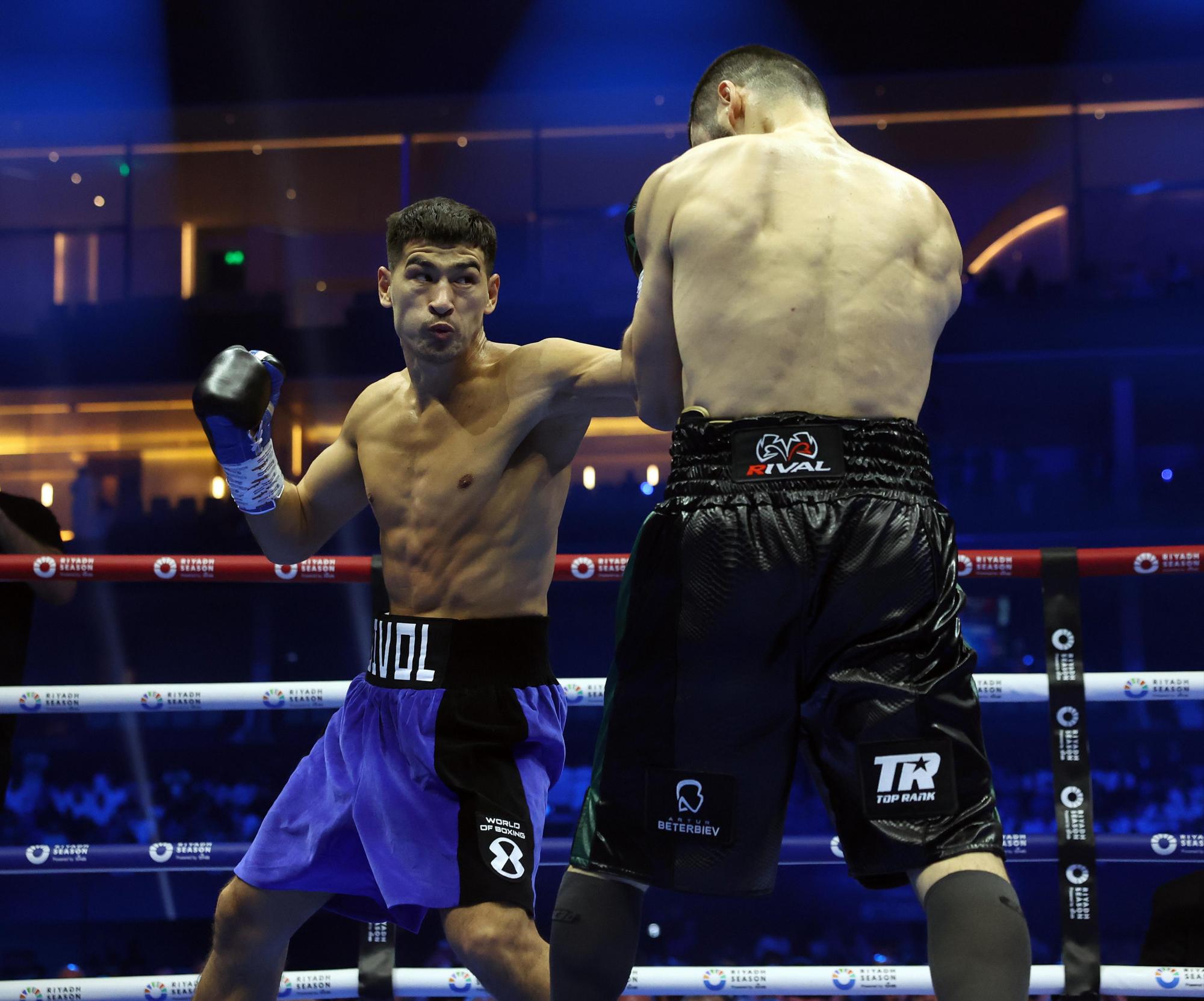 $!Beterbiev vence a Bivol y se corona Campeón Indisputado en 175 libras