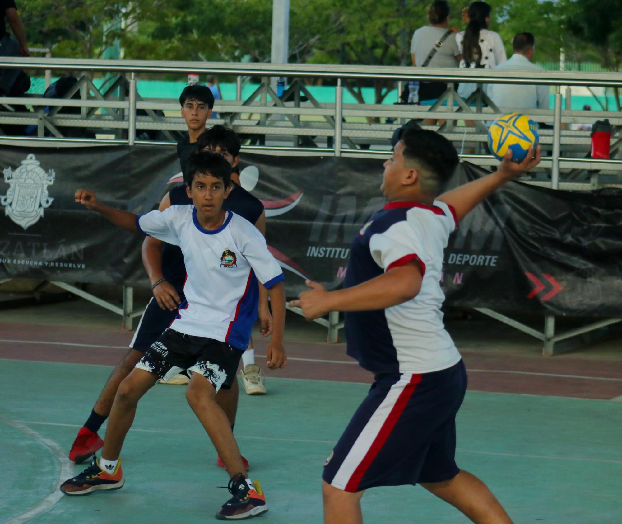 $!Inicia handball a tambor batiente en la Unidad Juárez