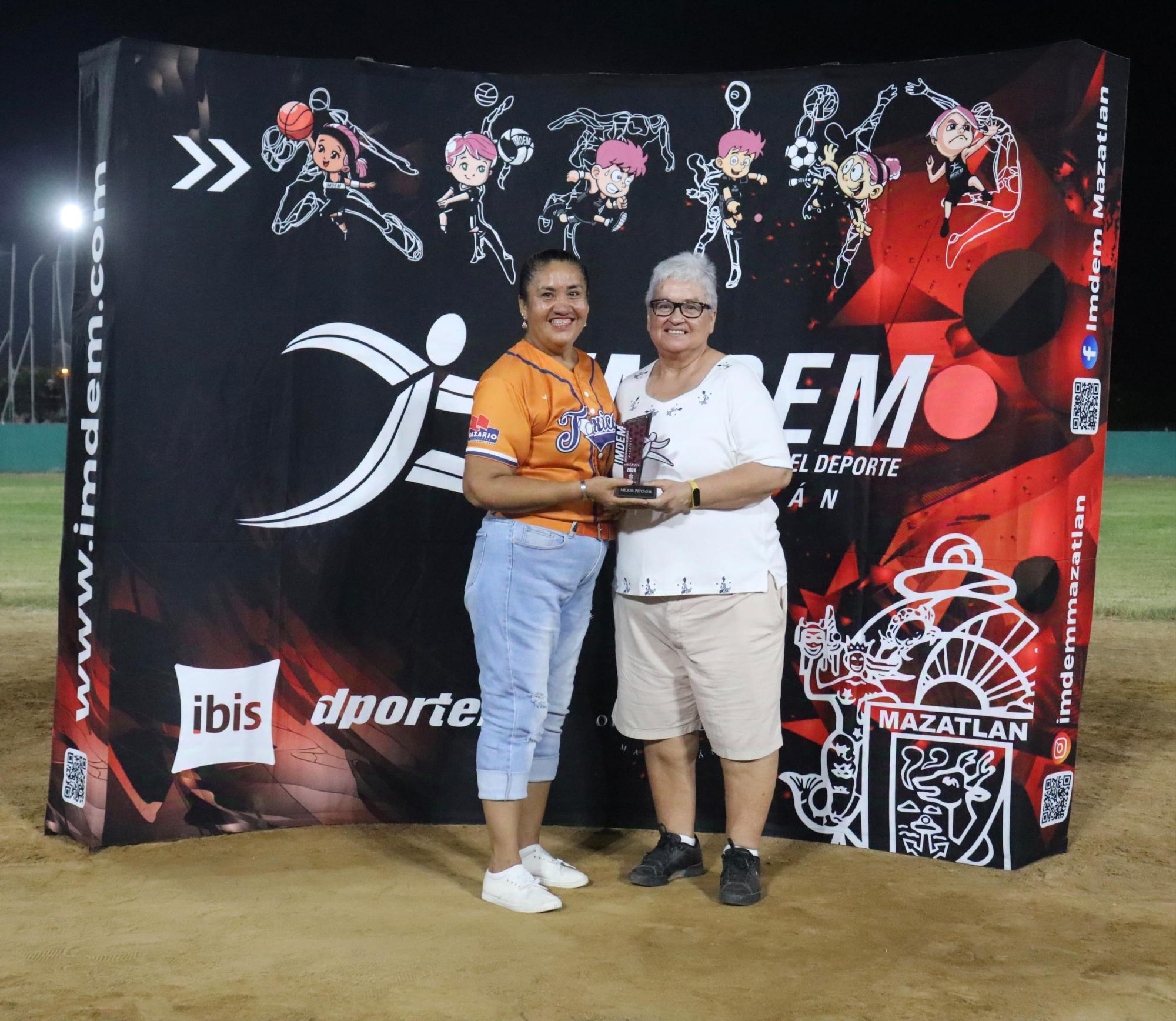 $!Premian a las estrellas de la Liga Municipal de Softbol