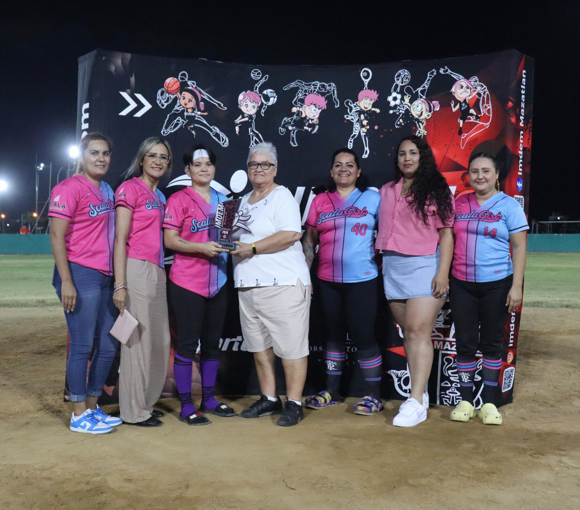 $!Premian a las estrellas de la Liga Municipal de Softbol