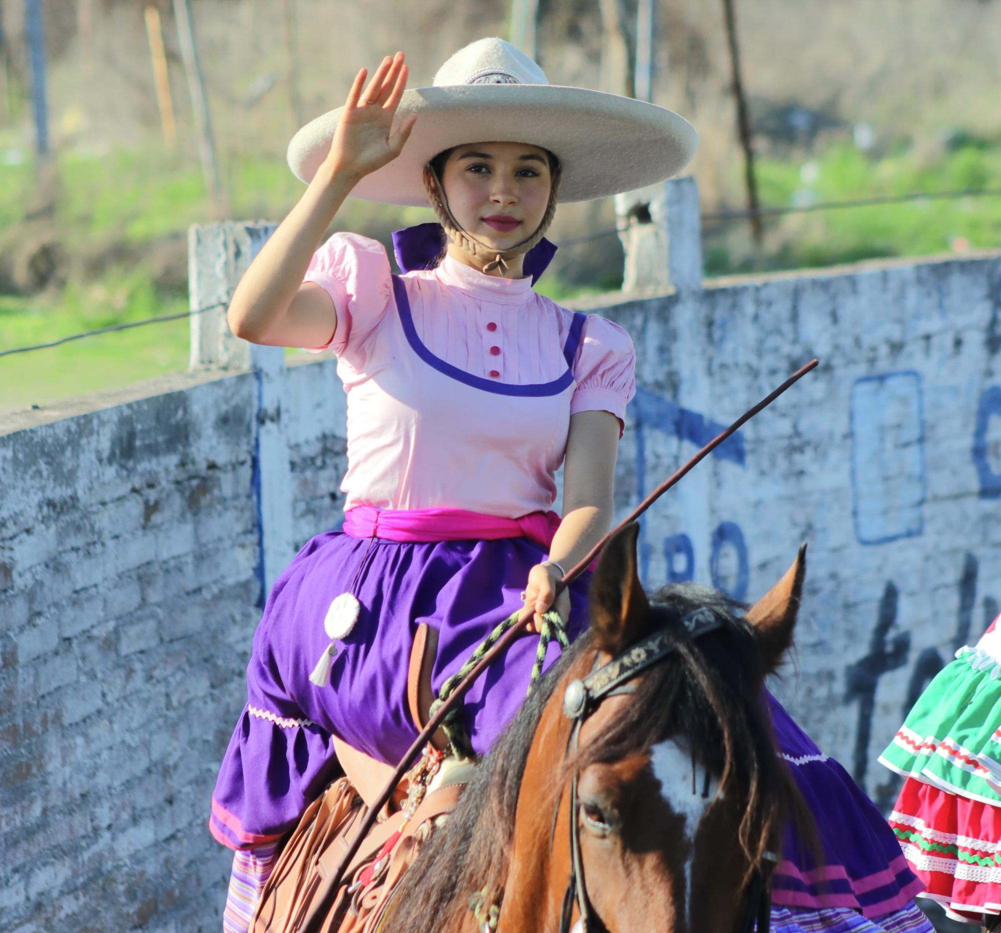 $!Celebran la cultura mexicana con el Primer Torneo de Floreo de Soga, en Villa Unión