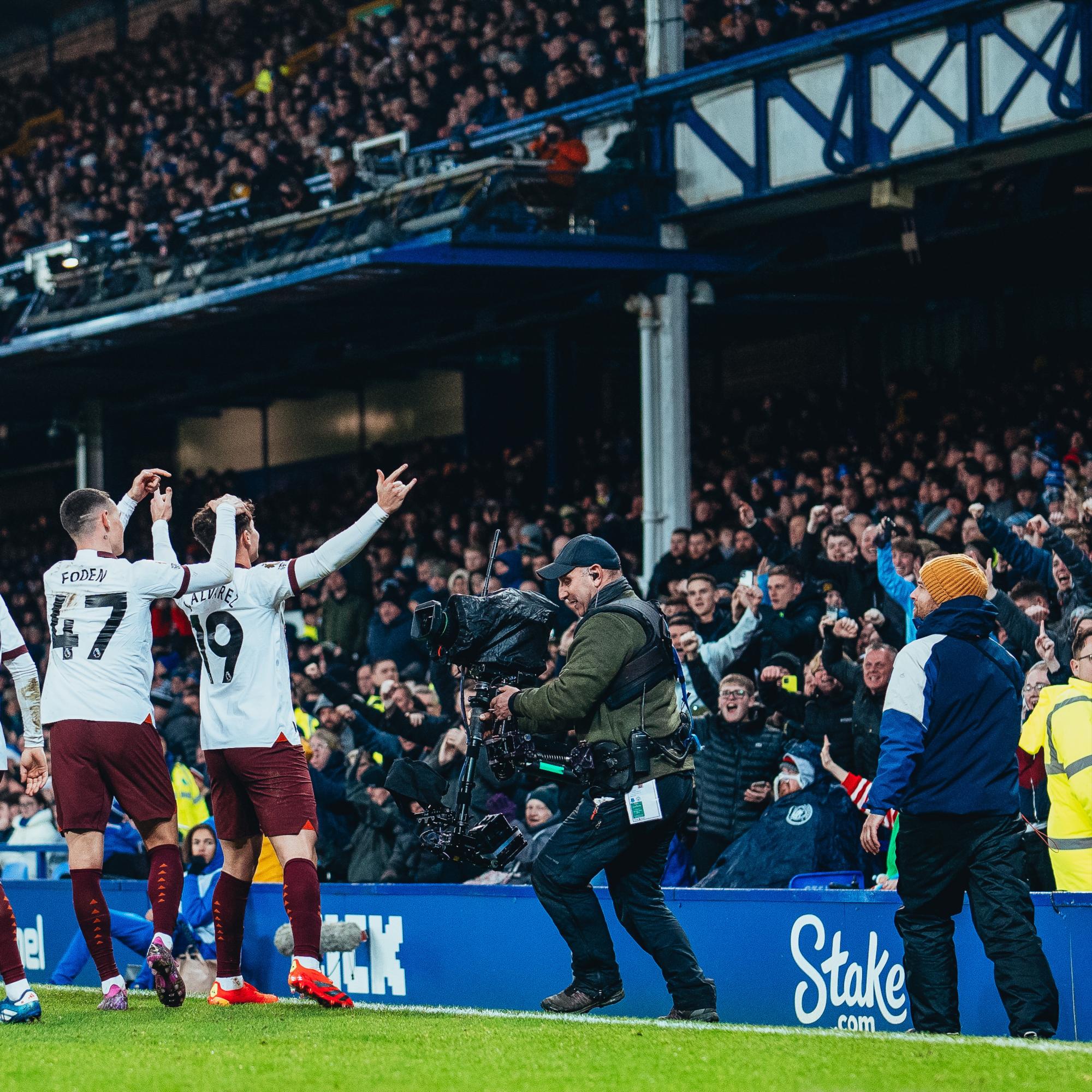 $!Manchester City estrena su parche de campeón del mundo dándole vuelta al Everton