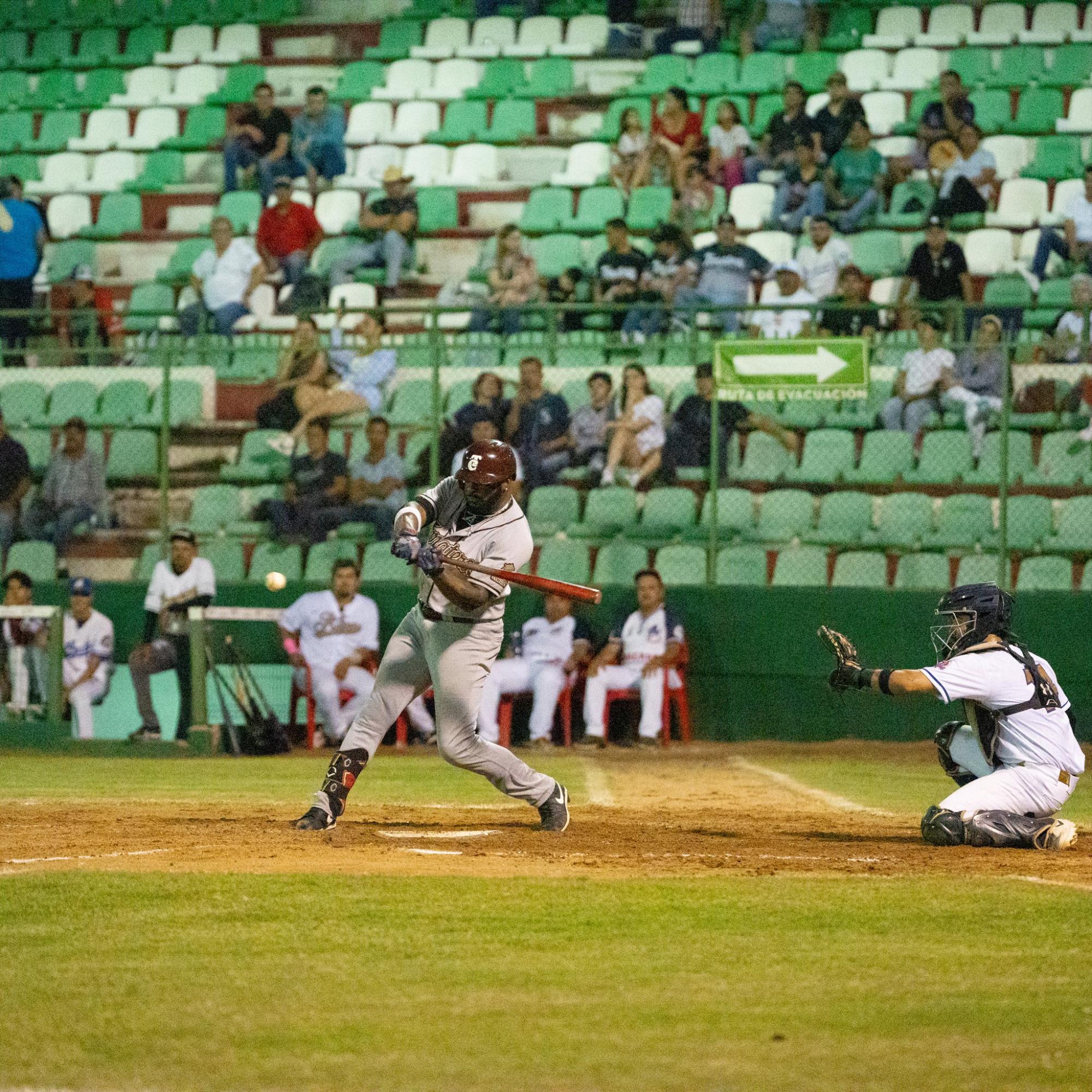 $!Tres tablazos poderosos le dan la victoria a Tomateros