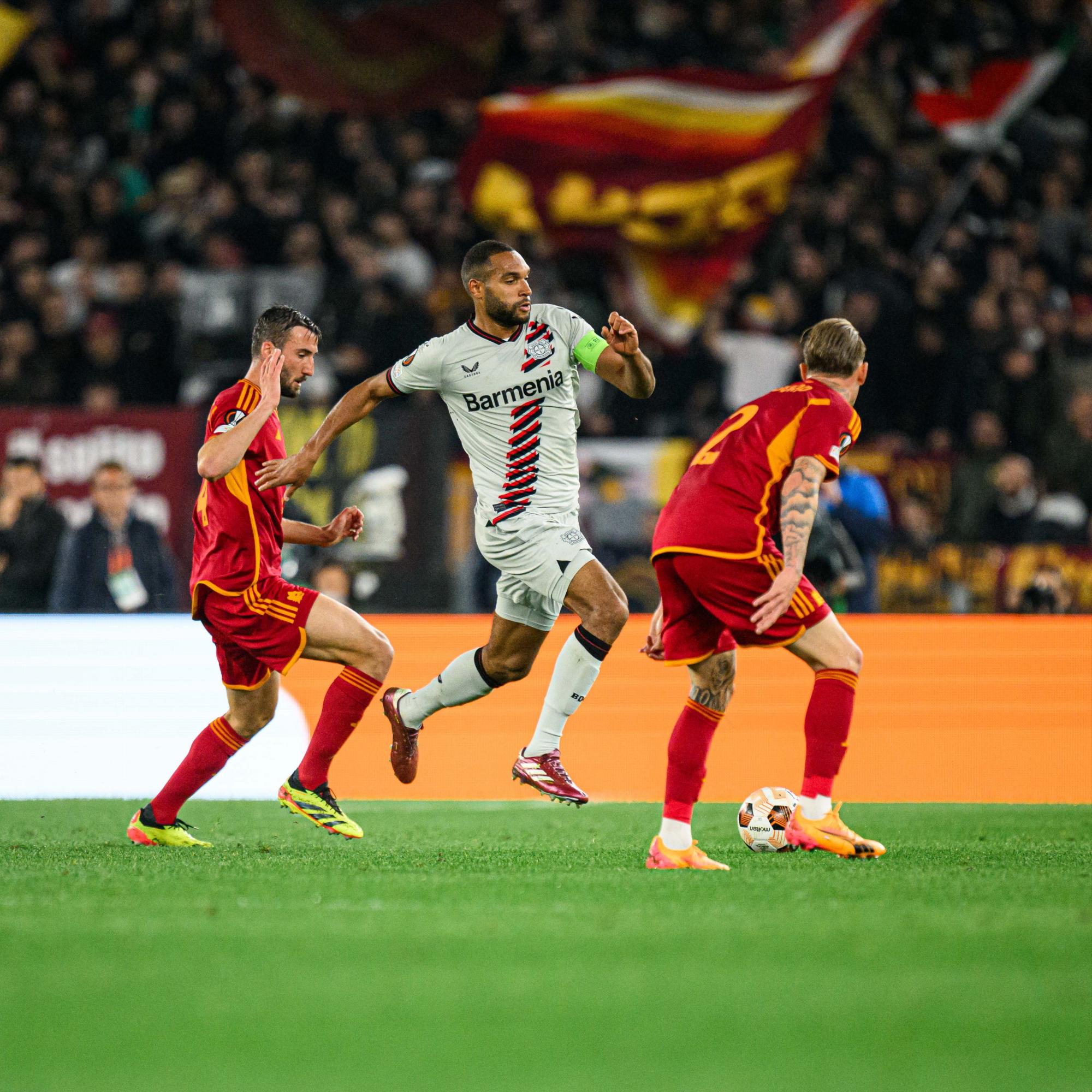 $!Leverkusen conquista Roma