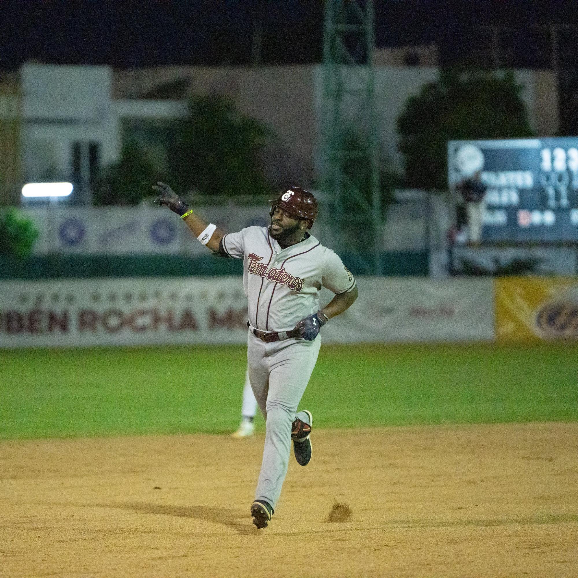 $!Tres tablazos poderosos le dan la victoria a Tomateros