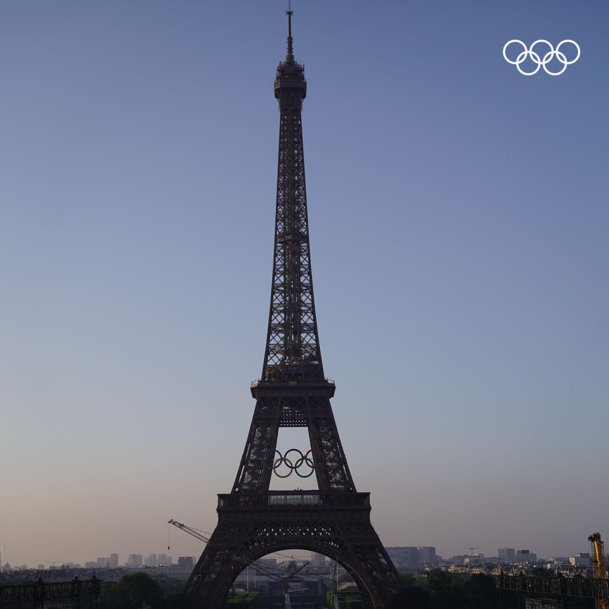 $!La Torre Eiffel luce los aros olímpicos