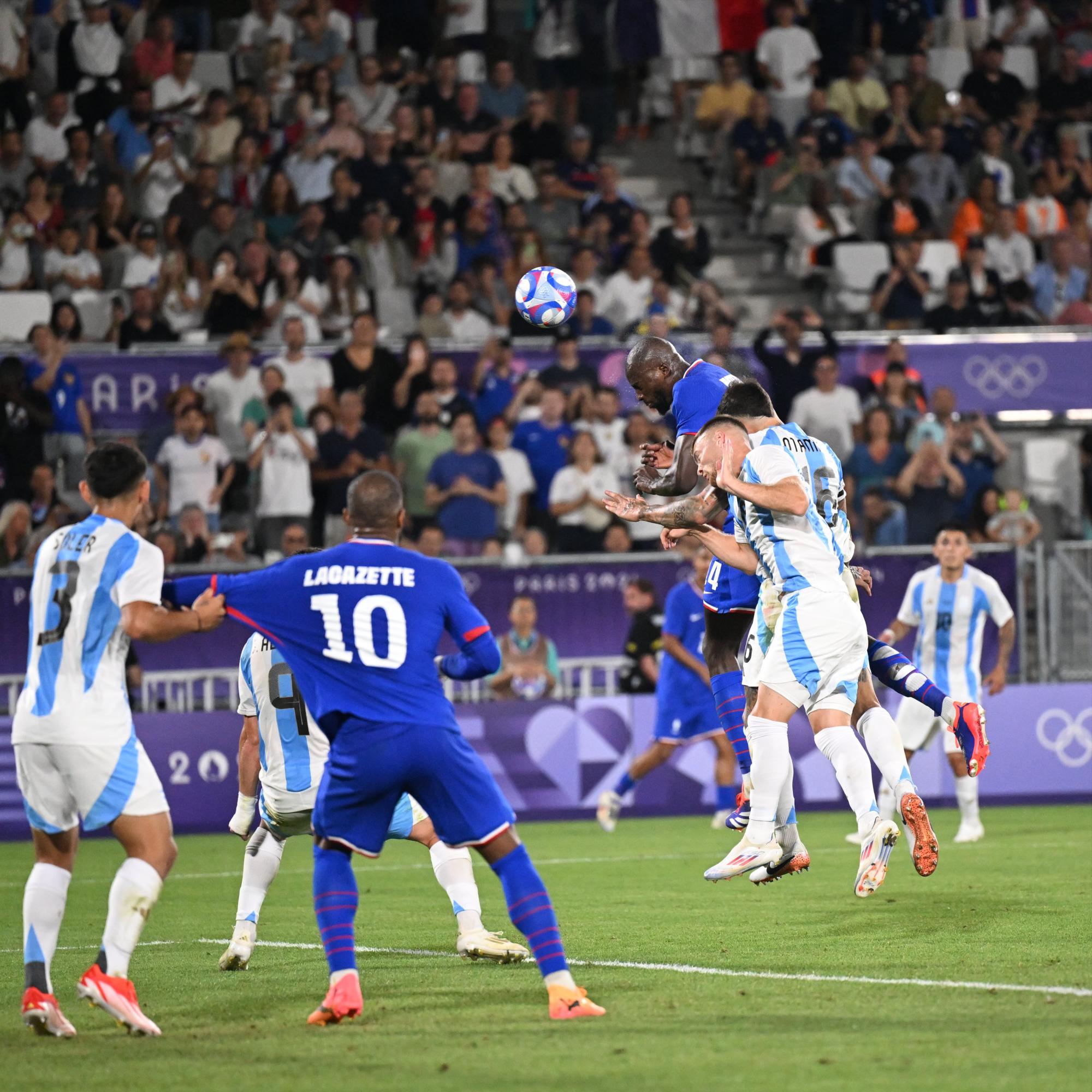 $!Francia deja fuera a Argentina de las semifinales del futbol olímpico, en juego que acaba en bronca