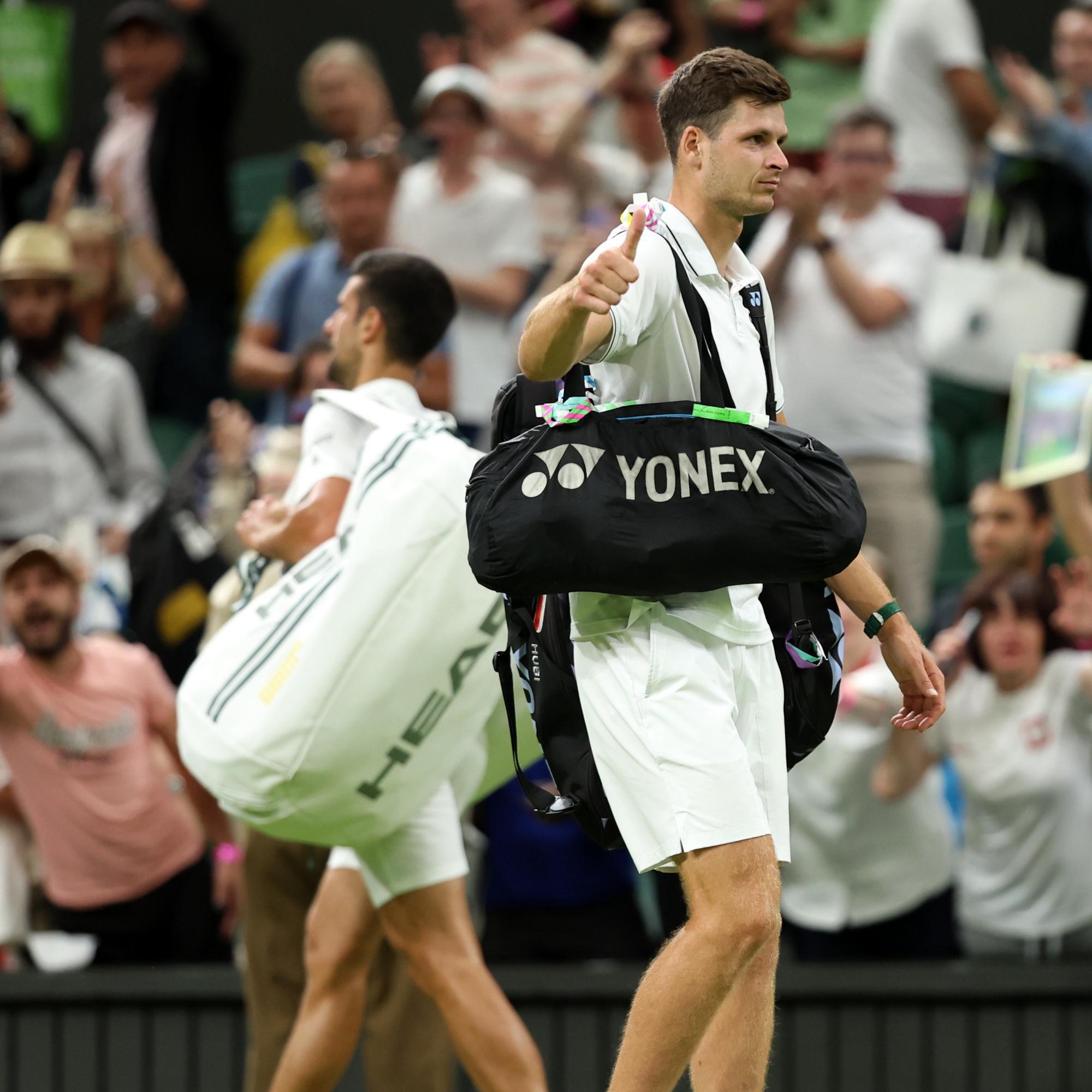 $!Djokovic y Hurkacz volverán el lunes a la cancha luego de dos sets disputados