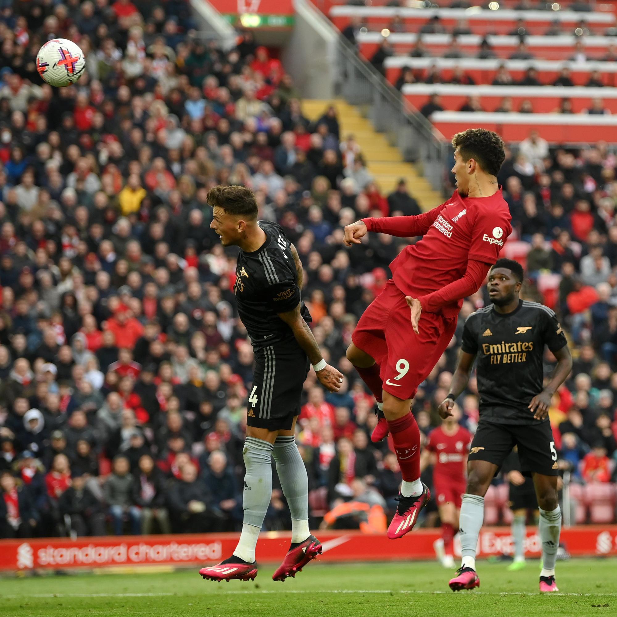 $!Liverpool y Arsenal empatan en juego de alto voltaje