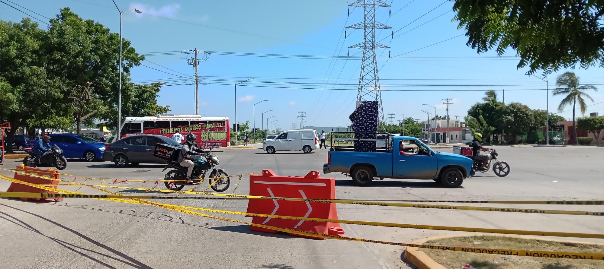 $!Cierra predio particular que era tomado como paso vehicular en la Jaripillo; se cumplen 4 horas de ‘ahorcamiento’ vial