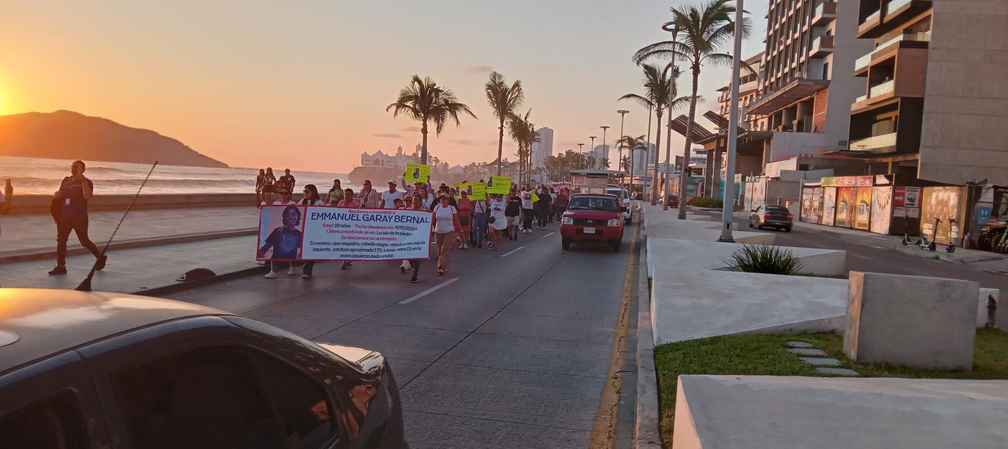 $!¡Gobernador, a Emmanuel lo queremos vivo!, claman familiares y amigos del joven de Concordia desaparecido en Mazatlán