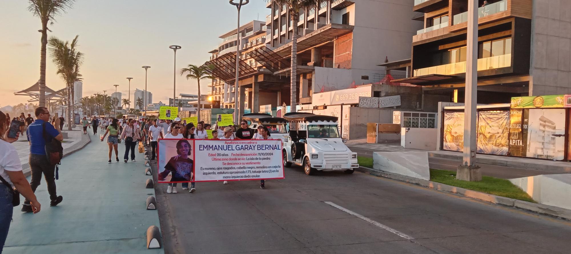 $!¡Gobernador, a Emmanuel lo queremos vivo!, claman familiares y amigos del joven de Concordia desaparecido en Mazatlán