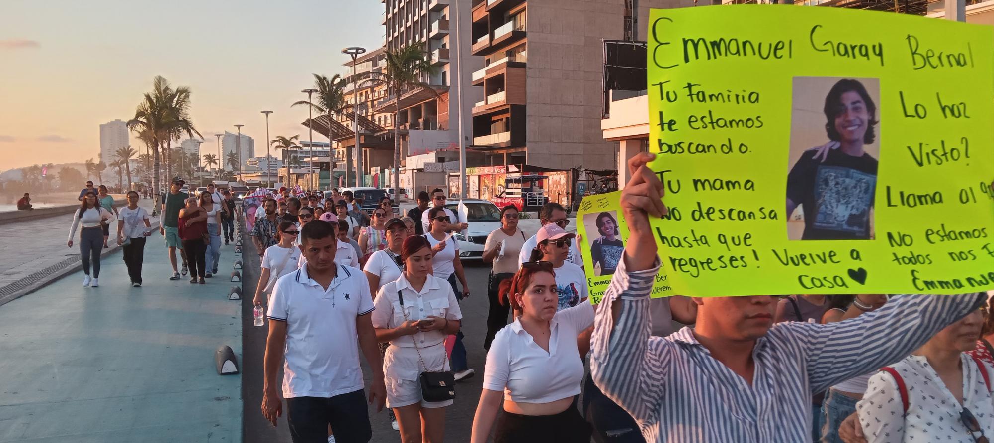 $!¡Gobernador, a Emmanuel lo queremos vivo!, claman familiares y amigos del joven de Concordia desaparecido en Mazatlán