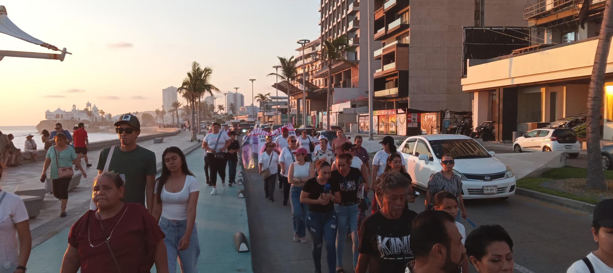 $!¡Gobernador, a Emmanuel lo queremos vivo!, claman familiares y amigos del joven de Concordia desaparecido en Mazatlán