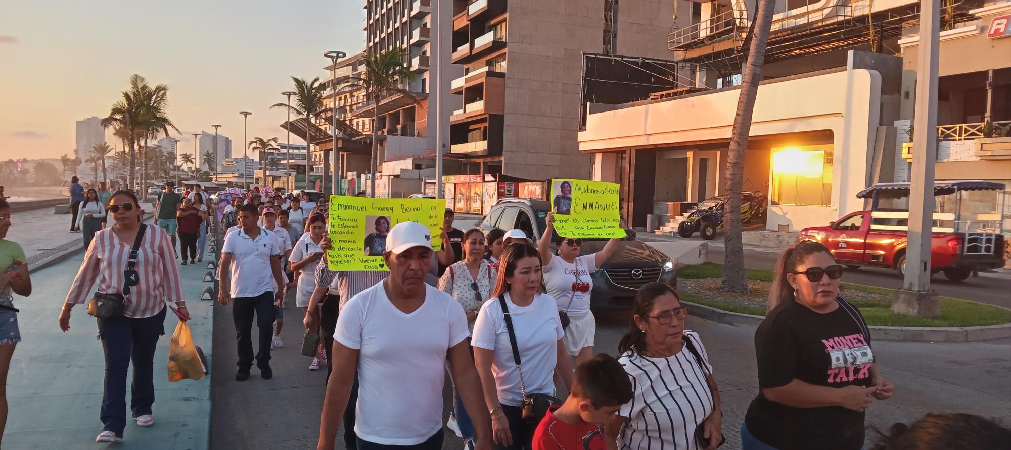 $!¡Gobernador, a Emmanuel lo queremos vivo!, claman familiares y amigos del joven de Concordia desaparecido en Mazatlán