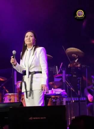 Conquista Ana Gabriel en el Auditorio Nacional