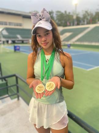 Culichi Monserrat Montaño es campeona en dobles, en Juegos Internacionales de Tenis