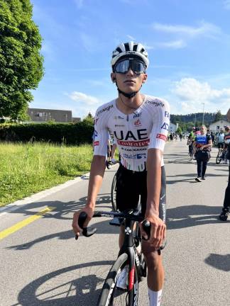 Isaac del Toro da positivo por Covid-19, pero puede seguir en La Vuelta a España