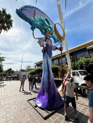 Con el monigote denominado “Elegancia” que fue instalado en la Plazuela Machado, concluyó la instalación de los 11 monigotes que alegraran la ciudad en este Carnaval 2024.