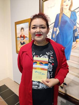 La cantante de ópera Flor Estrada presenta su primera obra literaria ‘Memorias de la nave’, en la Galería Ángela Peralta.