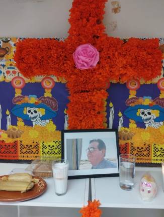 La Sala de Formación Lectora del ISIC dedicó su altar al promotor de cultura Antonio Coronado.