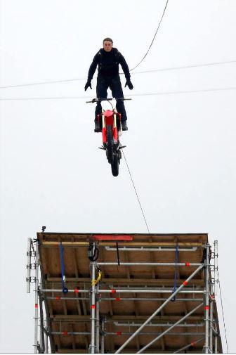 $!Muestra Tom Cruise cómo hizo la acrobacia más difícil para ‘Misión Imposible 7’