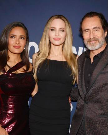 Salma Hayek, Angelina Jolie y Demian Bichir.