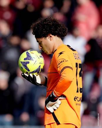 Guillermo Ochoa se queda en la banca.