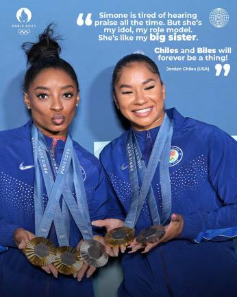 Jordan Chiles (der.) junto a Simone Biles.