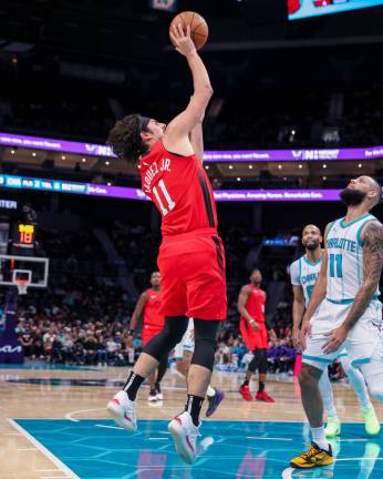 Miami Heat supera a Charlotte Hornets con Herro y Robinson a la cabeza