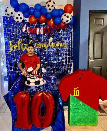 Víctor Rogelio festejó su cumpleaños número 10 al estilo de Cristiano Ronaldo.