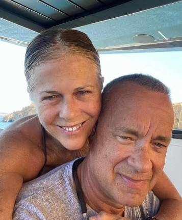 Tom Hanks acompañado de su esposa Rita Wilson.