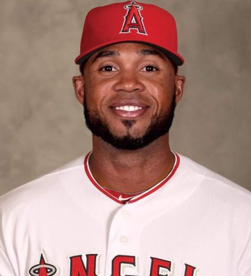 Luis Valbuena completa su contrato con Angelinos