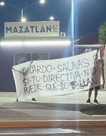 $!Protestan aficionados de Mazatlán FC contra el equipo tras el pésimo arranque