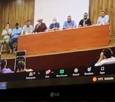 En el video que está aparentemente editado el legislador recordó una asamblea en donde pactaron acuerdos y un dirigente agrícola, no sostuvo el convenio.