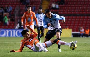 Pachuca domina el encuentro en La Corregidora.