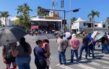 Fue cerca de las 9:00 horas cuando los manifestantes llegaron a la glorieta donde inicia la Zona Dorada.