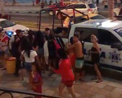 $!Huéspedes protagonizan batalla campal en un hotel de Mazatlán