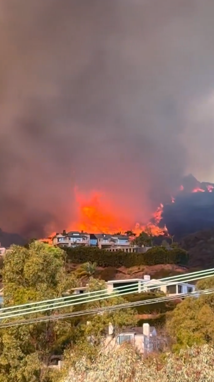 $!Incendios en California se salen de control y hacen que más de 30 mil residentes lo dejen todo