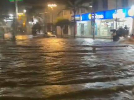 $!Reportan inundaciones y apagones en Mazatlán por intensa lluvia