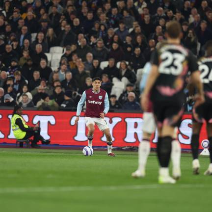 Los ‘Hammers’ aprovecharon los errores defensivos de los ‘Foxes’ para sumar tres puntos clave y alejarse de la zona de descenso.