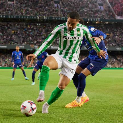 Betis gana por la mínima al Atlético de Madrid.